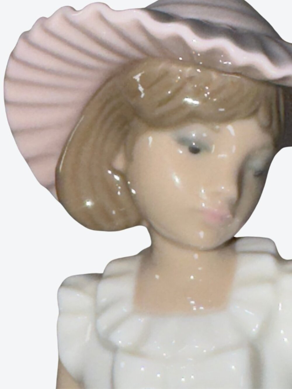 NAO by LLADRÓ April Showers Girl with Umbrella Porcelain Figurine - Picture 5 of 13